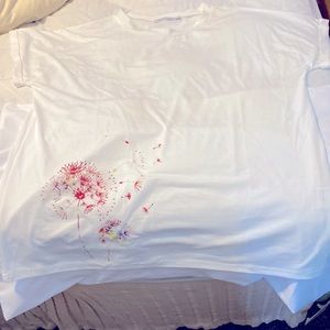 ADORABLE EMBELLISHED white T-shirt’s with cuffed sleeves